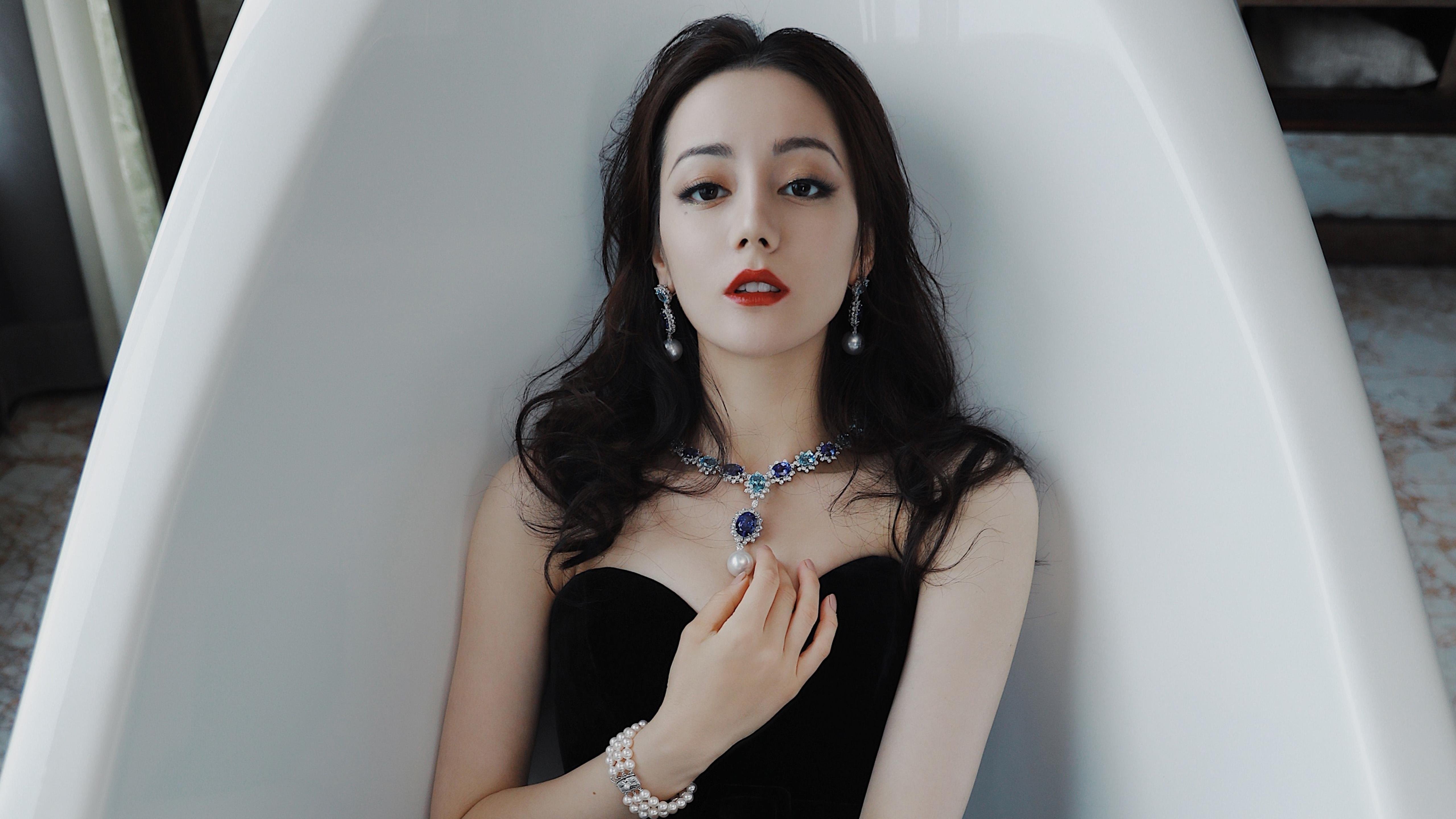 天幕对决，当引擎与体脂率同时刺穿深夜